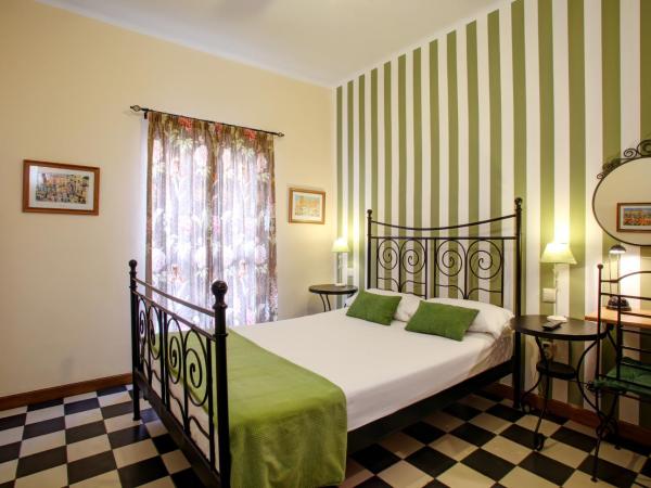 Málaga Lodge Guesthouse : photo 1 de la chambre chambre double avec salle de bains commune