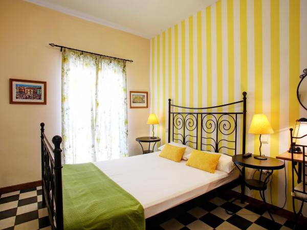 Málaga Lodge Guesthouse : photo 7 de la chambre chambre double avec salle de bains commune