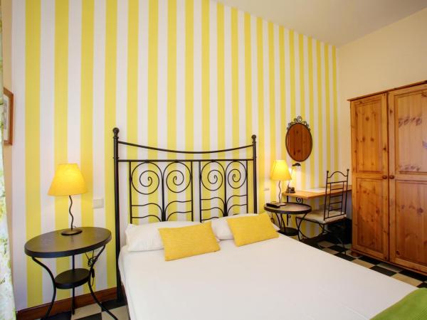 Málaga Lodge Guesthouse : photo 8 de la chambre chambre double avec salle de bains commune