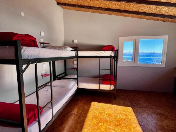 Moving Hostel Travel Bar : photo 4 de la chambre lit simple en dortoir