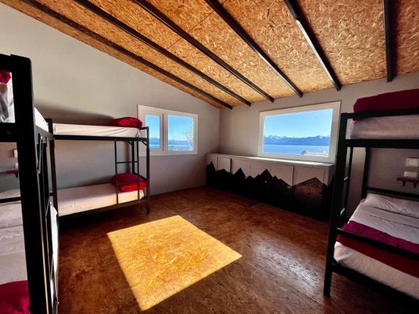 Moving Hostel Travel Bar : photo 5 de la chambre lit simple en dortoir