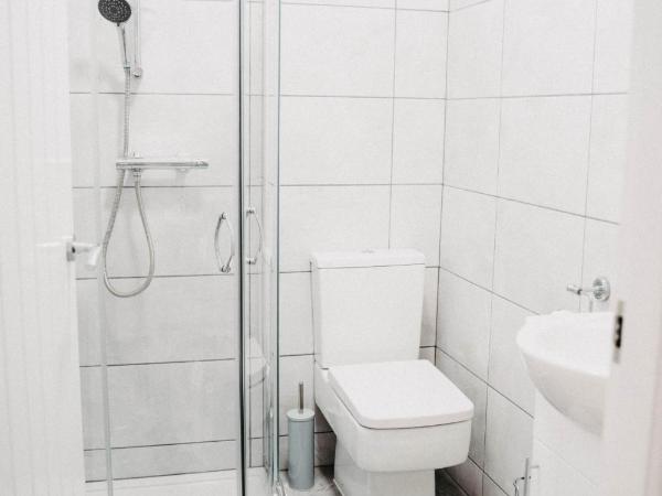 Flat Iron Anfield : photo 7 de la chambre chambre lits jumeaux avec douche