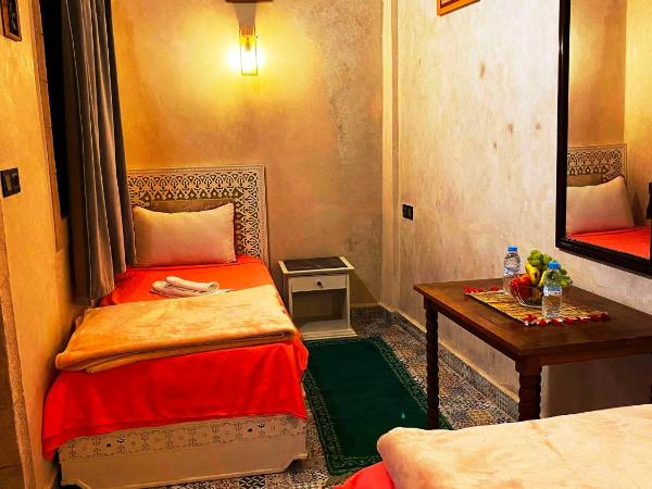 RIAD Tamazouzt : photo 1 de la chambre chambre lits jumeaux avec salle de bains privative