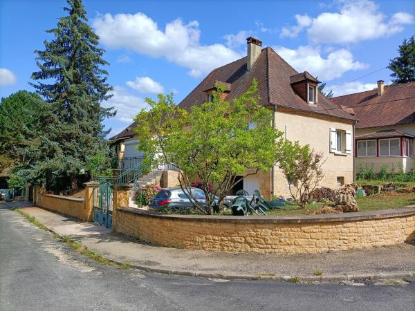 La Villa Perigourdine : photo 3 de la chambre chambre lit queen-size - vue sur jardin