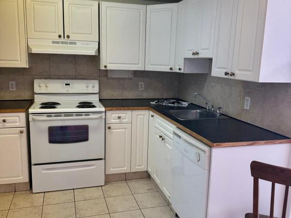 Western Budget Motel East Red Deer : photo 2 de la chambre suite familiale