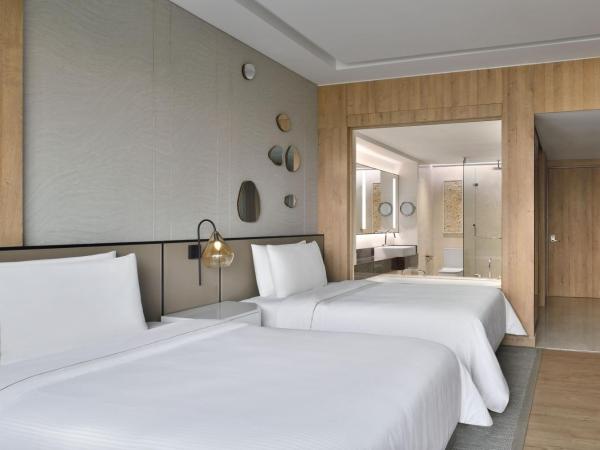 The Westin Mumbai Powai Lake : photo 9 de la chambre larger guest 2 double bed room- lake view