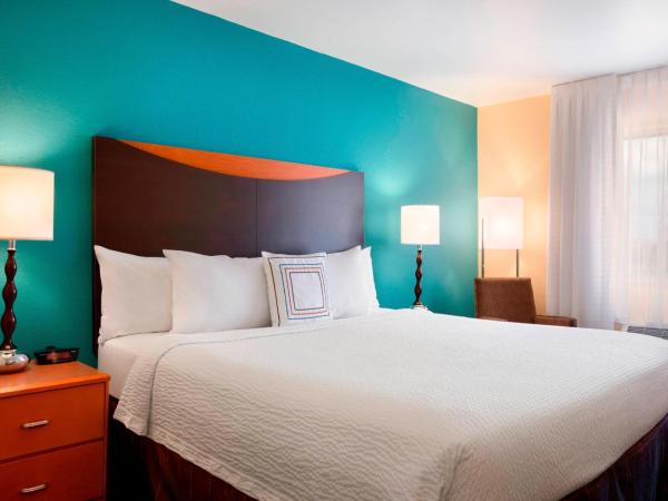 Fairfield Inn & Suites by Marriott Houston Energy Corridor/Katy Freeway : photo 1 de la chambre chambre lit king-size