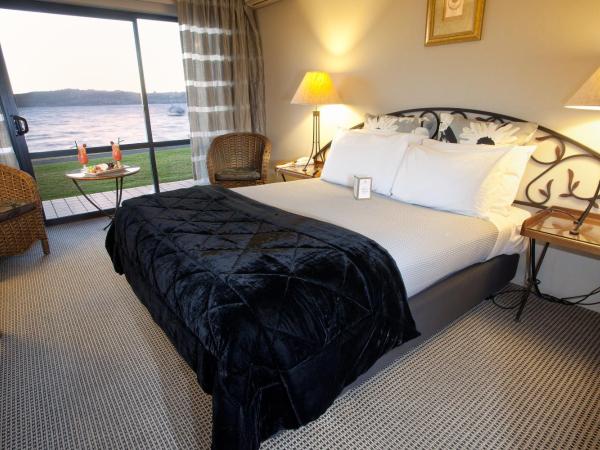 Millennium Hotel & Resort Manuels Taupo : photo 1 de la chambre chambre lit queen-size standard - vue sur lac