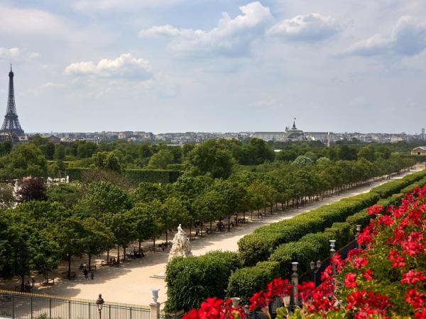 Hôtel Regina Louvre : photo 9 de la chambre chambre prestige - côté louvre et tour eiffel