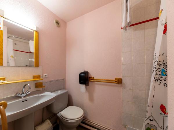 HOTEL DES NEIGES : photo 6 de la chambre chambre double ou lits jumeaux avec salle de bains privative