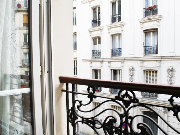 Hôtel Avenir Jonquière : photo 8 de la chambre chambre double avec salle de bains privative