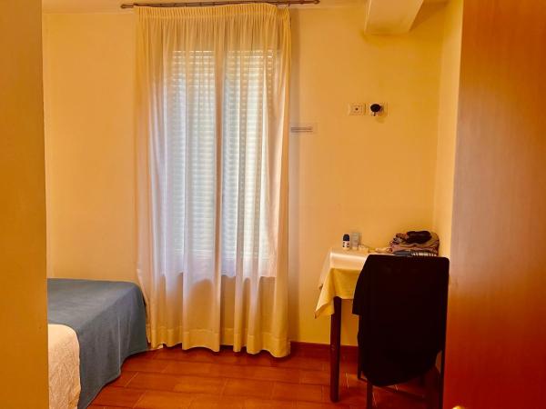 Hotel Canada : photo 2 de la chambre chambre simple