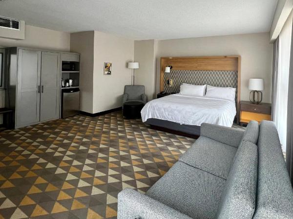 Holiday Inn Toronto Airport East, an IHG Hotel : photo 3 de la chambre suite lit king-size