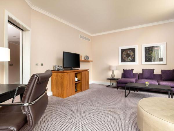 Hilton London Wembley : photo 6 de la chambre suite 1 chambre lit king-size