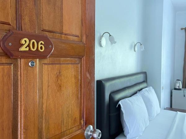 The Sandy House Khaolak : photo 10 de la chambre chambre lit queen-size avec balcon