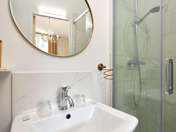 Hôtel De France Et De Guise - 1891 : photo 9 de la chambre chambre triple