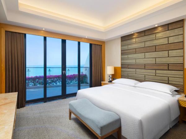 Four Points by Sheraton Hainan, Sanya : photo 5 de la chambre full ocean view family suite with two king bed