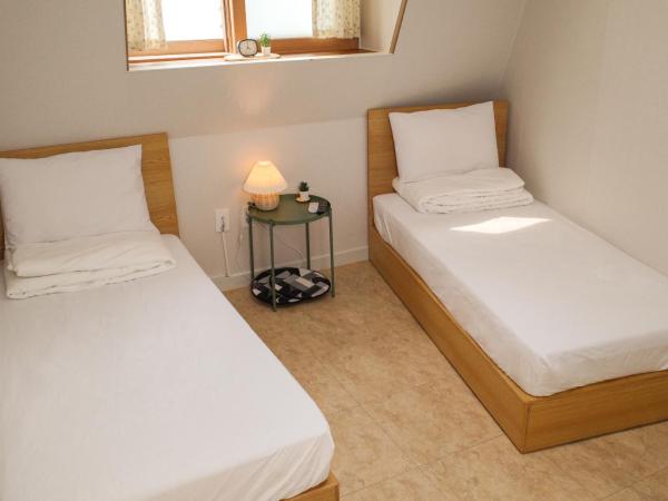 Starria Hostel foreign guest only : photo 1 de la chambre chambre lits jumeaux deluxe