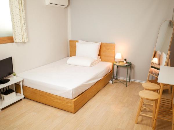 Starria Hostel foreign guest only : photo 1 de la chambre chambre double deluxe