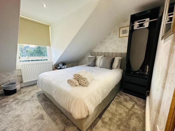 Abbotsford Guest House : photo 1 de la chambre chambre triple avec salle de bains commune