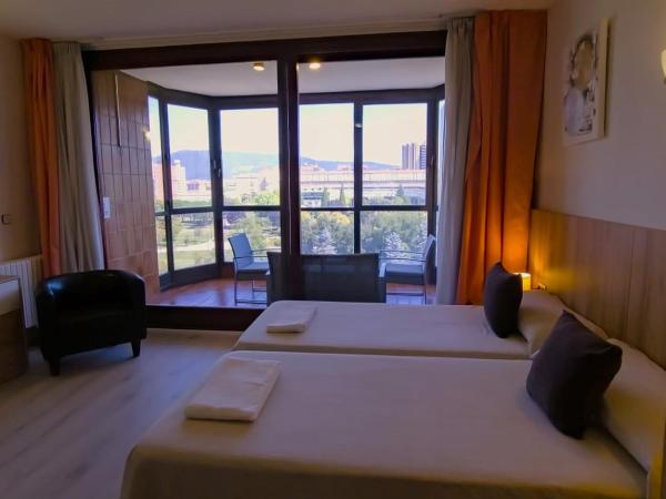 Alojamientos Pamplona : photo 8 de la chambre chambre quadruple