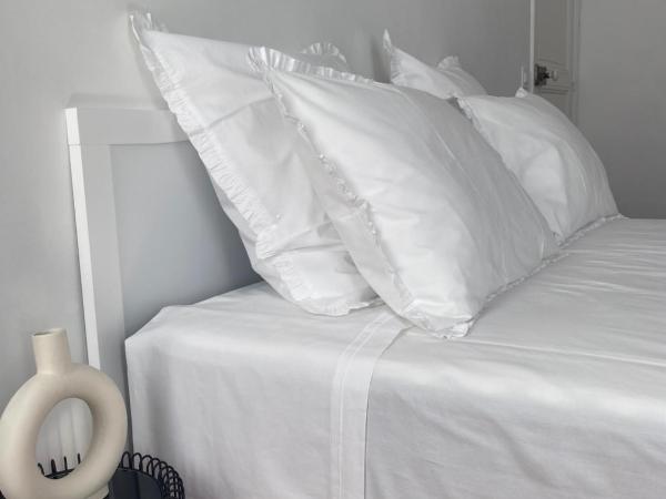 Maison d'hôtes Le 1853 : photo 2 de la chambre chambre quadruple avec salle de bains privative