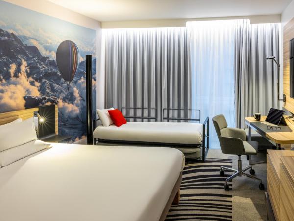 Novotel Leeds Centre : photo 8 de la chambre chambre lit queen-size et canapé