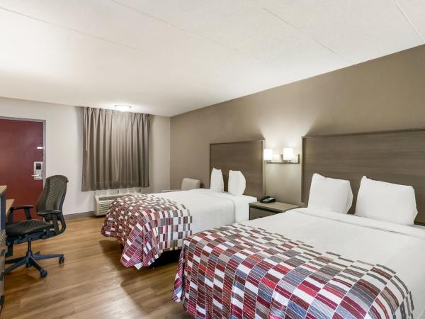 Red Roof Inn Baltimore : photo 1 de la chambre chambre deluxe avec 2 lits doubles - non-fumeurs