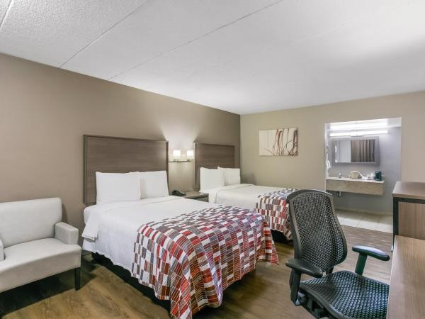 Red Roof Inn Baltimore : photo 1 de la chambre chambre standard avec 2 lits doubles - non-fumeurs