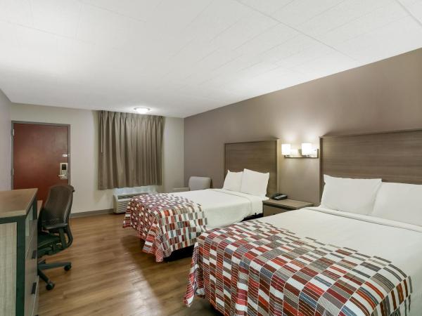 Red Roof Inn Baltimore : photo 2 de la chambre chambre standard avec 2 lits doubles - non-fumeurs