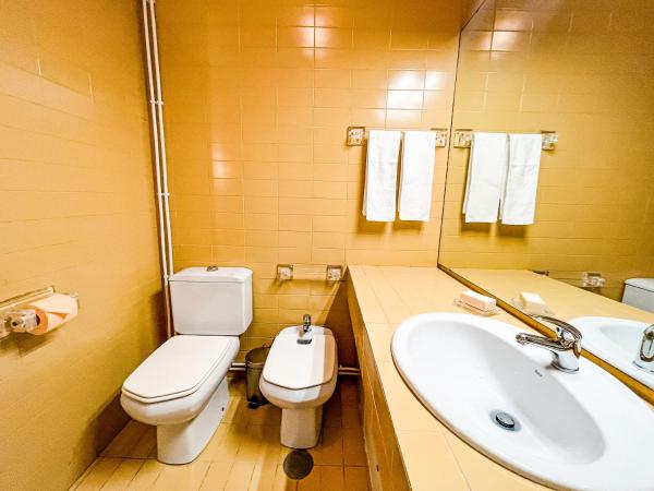 Seaside Elegance and Tranquility: Your Luxurious Porto Getaway : photo 8 de la chambre chambre double deluxe avec balcon