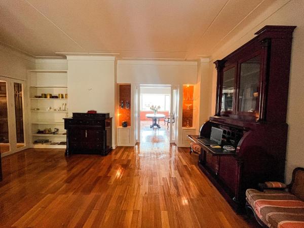 Seaside Elegance and Tranquility: Your Luxurious Porto Getaway : photo 7 de la chambre suite lit king-size avec balcon