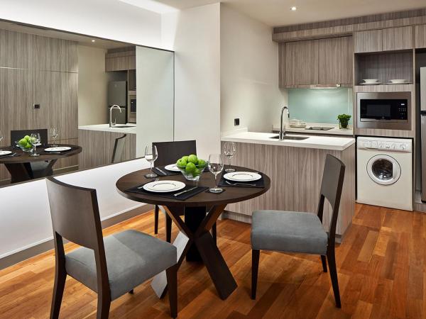 Fraser Suites Sukhumvit Bangkok : photo 1 de la chambre hébergement 1 chambre premier avec balcon