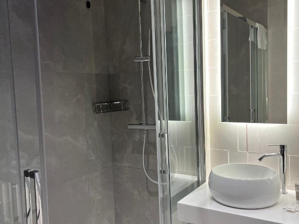 Hotel Leonessa : photo 3 de la chambre chambre lit king-size avec baignoire spa