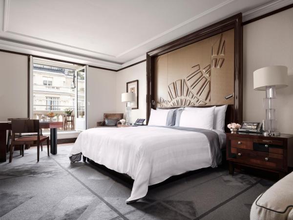 The Peninsula Paris : photo 1 de la chambre hébergement grand premier lit king-size