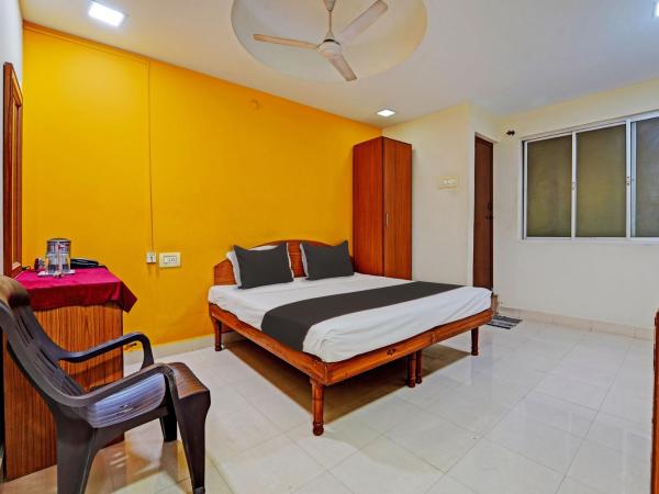 Collection O G Silver Near Airport : photo 6 de la chambre chambre double standard