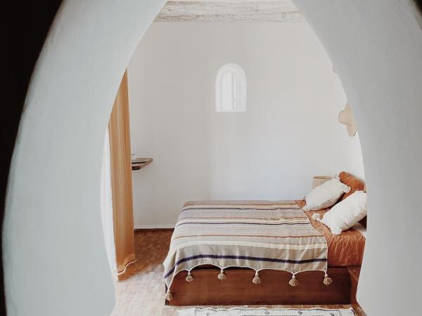 Maison Belhazar : photo 2 de la chambre chambre lit queen-size - vue sur jardin