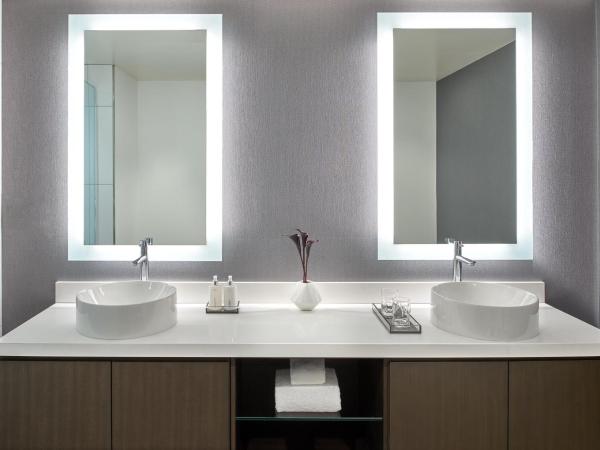 Hotel Zelos San Francisco : photo 4 de la chambre chambre lit king-size avec baignoire spa