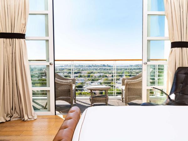 Cameo Beverly Hills : photo 1 de la chambre chambre double de luxe avec 2 lits doubles et vue sur ville