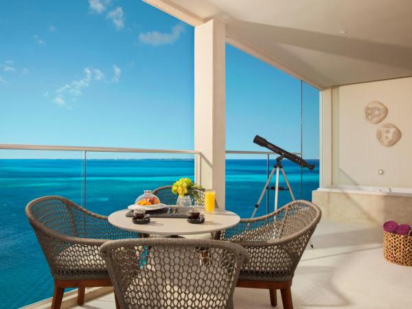 Breathless Cancun Soul Resort & Spa - Adults Only - All Inclusive : photo 5 de la chambre suite principale lit king-size xhale club - côté océan