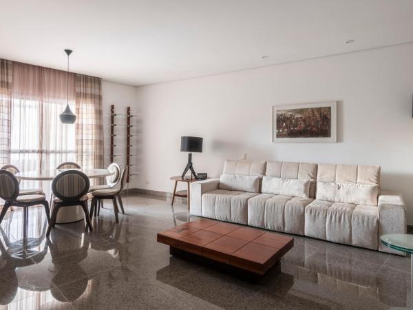 DELPLAZA Excelsior São Paulo - By Monreale : photo 8 de la chambre suite lit king-size avec balcon