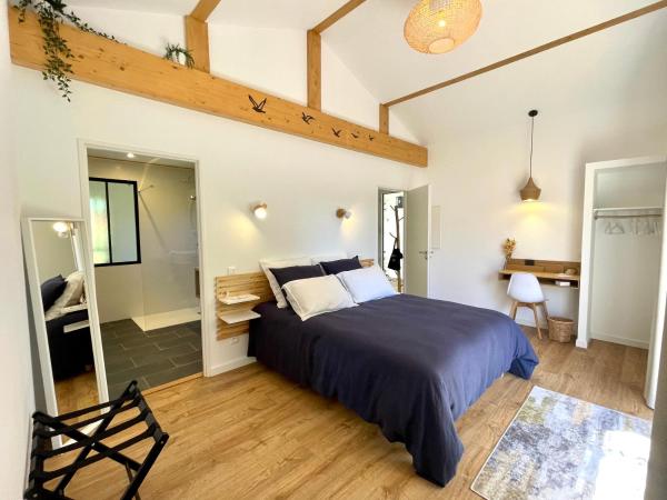 HARITZAGA chambre d'hôte terrasse & jardin privé : photo 8 de la chambre chambre double