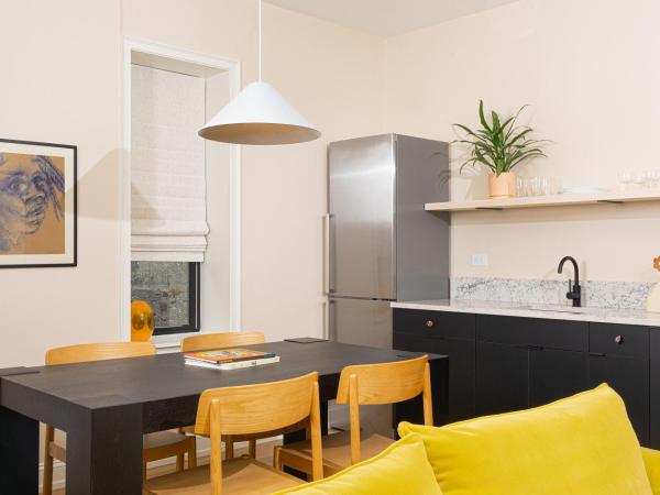 YOWIE Hotel : photo 2 de la chambre suite lit queen-size