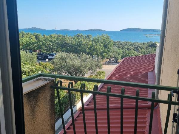 Apartments and rooms with parking space Solaris, Sibenik - 12269 : photo 4 de la chambre chambre double avec balcon - vue sur mer
