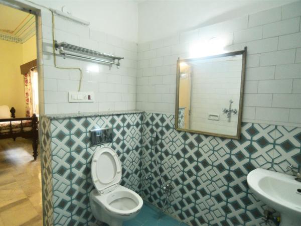 Sneh Deep Guest House : photo 1 de la chambre chambre familiale avec balcon