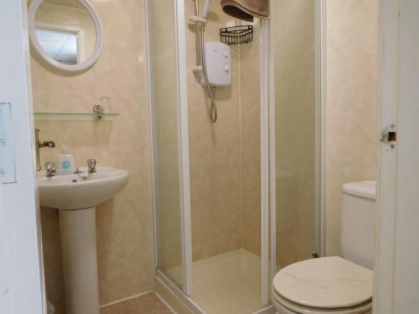 Bianca Guesthouse : photo 3 de la chambre chambre simple avec salle de bains privative