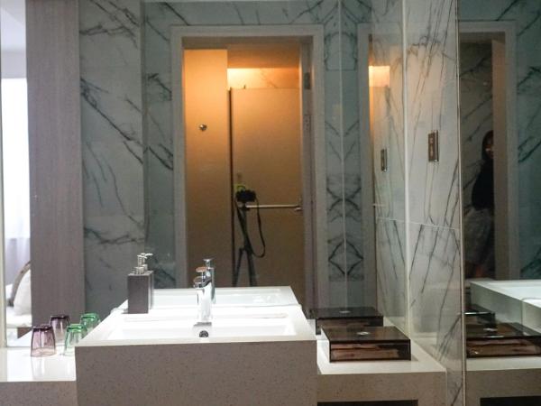 Paco Hotel Tianhe Coach Terminal Metro Guangzhou : photo 4 de la chambre suite deluxe avec lit king-size