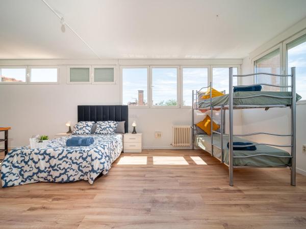 Casa Cafe Madrid (El plantio) Calle segundo anca 11 madrid 28023 : photo 1 de la chambre chambre familiale standard