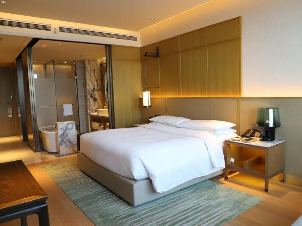 Wuxi Marriott Hotel Lihu Lake : photo 1 de la chambre grande chambre lit king-size deluxe
