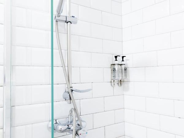 The Nest Boutique Hostel : photo 1 de la chambre chambre familiale avec salle de bains privative